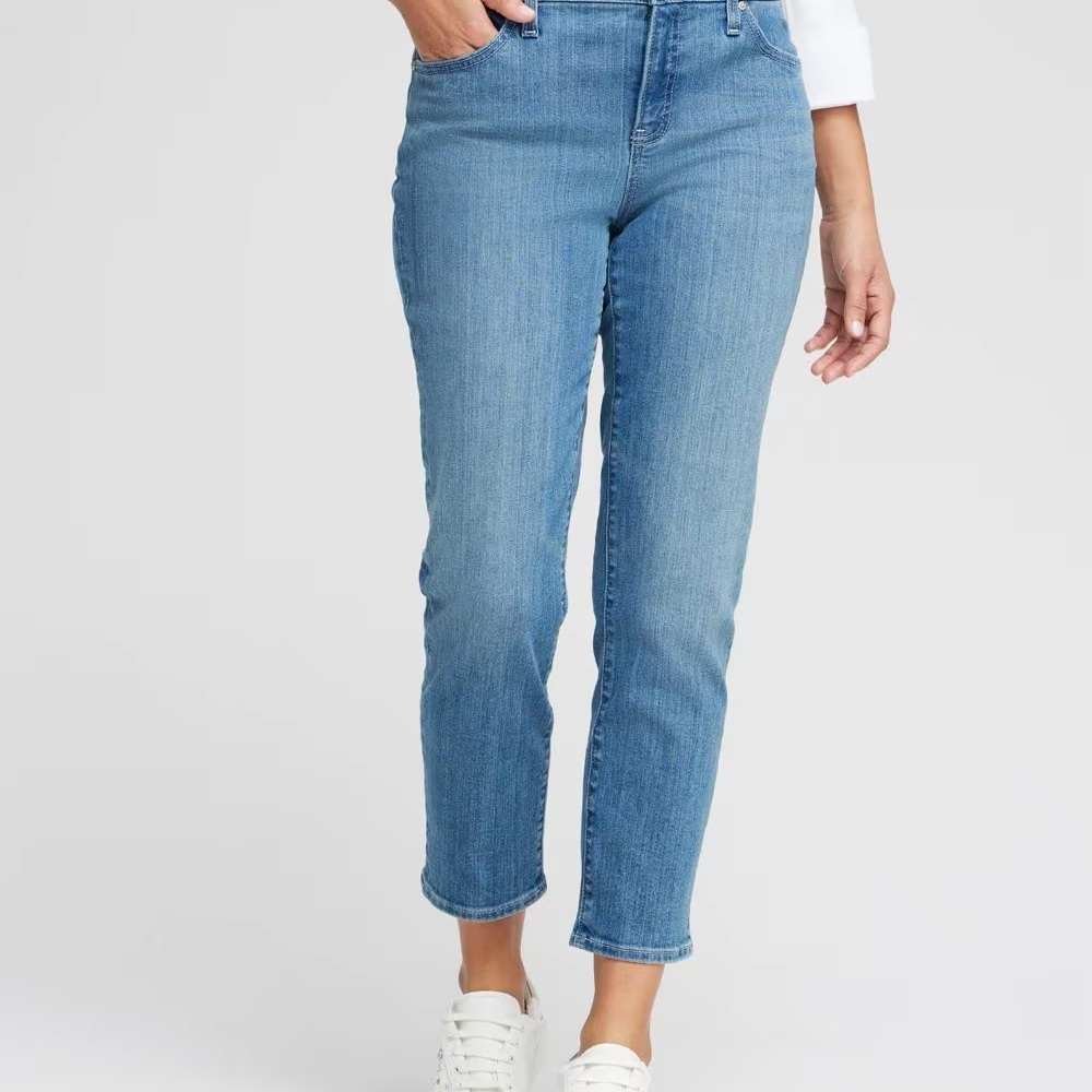 NWT Chicos So Slimming Girlfriend Crop Jeans Light Wash Mid Rise Straight Leg